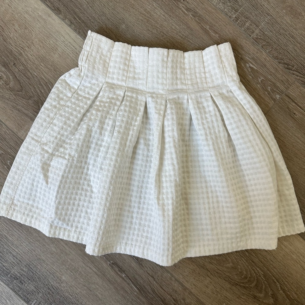White pleated/textured skirt
